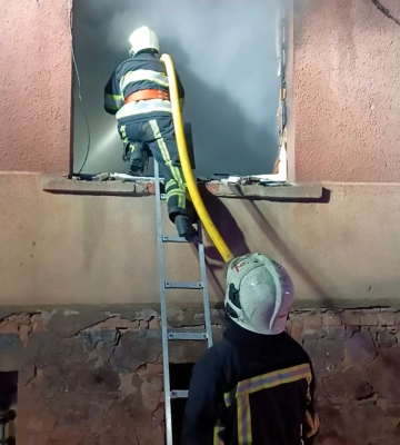 У Мукачеві небайдужий повідомив про пожежу у квартирному житловому будинку