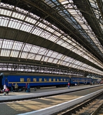 Укрзалізниця: через обстріли затримується низка поїздів