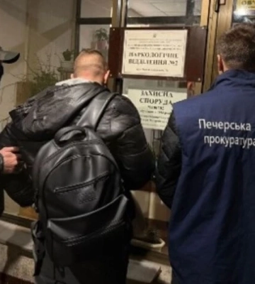 «Тверезість» за $1 тис. Столичний нарколог отримав підозру за торгівлю довідками