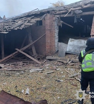 Російський дрон влучив у будинок на Сумщині, поранено родину: 4-річна дитина у важкому стані