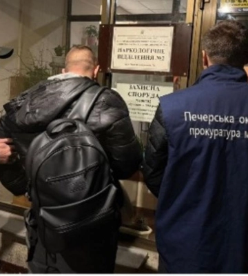 За 1 тис. доларів визнавав водіїв тверезими: лікарю-наркологу повідомили про підозру
