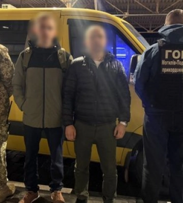 Спрятался под детскими вещами, чтобы выехать из Украины: в Винницкой области задержан мужчина, - ГПСУ. ВИДЕО+ФОТО