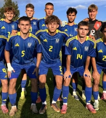 Юнацька збірна України з футболу у стартовій грі турніру в Хорватії поступилася господарям