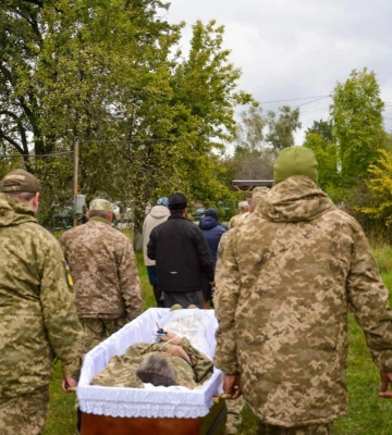 Життя обірвалося у дорозі: на Волині поховали Героя Олександра Барана