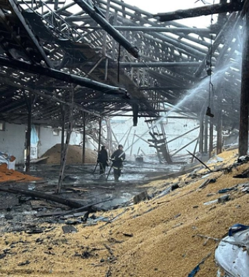 Ворог ударив по агропідприємству на Чернігівщині: пошкоджено зерносховище