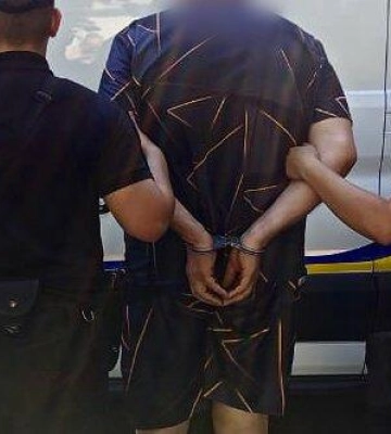 В Одесі затримали чоловіка за продаж пістолета, револьвера та 112 набоїв