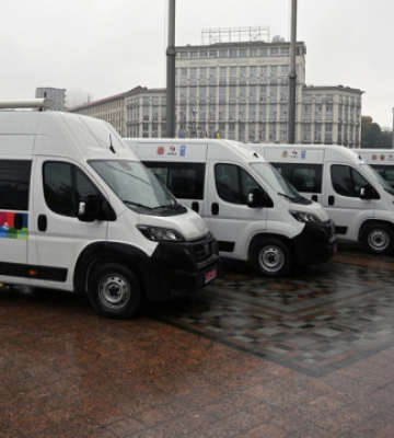 ПРООН та Південна Корея передали спецавтомобілі для прифронтових областей