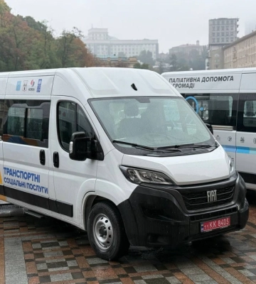 ПРООН та Південна Корея передали спецавтомобілі для прифронтових областей