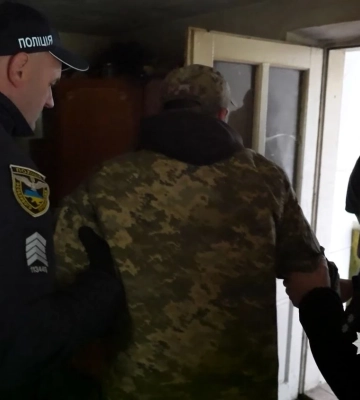 Пішов у СЗЧ і погрожував гранатою: у селі на Львівщині затримали військового