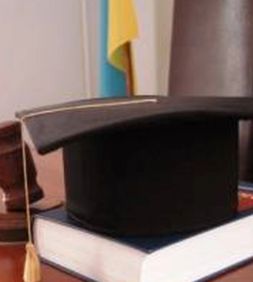 Правоохоронці повідомили колишньому судді одного з районних судів Дніпропетровщини про підозру в отриманні хабаря
