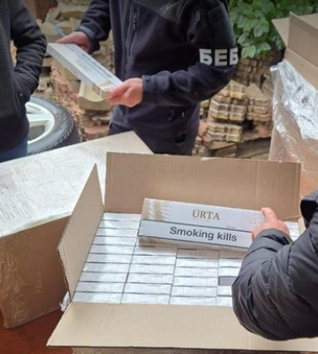 Підпільне виробництво повного циклу: БЕБ знайшло нелегальні плантації тютюну і цех з виробництва сигарет. ФОТОрепортаж