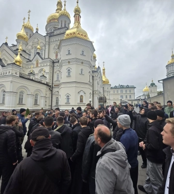 На Тернопільщині у церкві, яка належить Почаївській лаврі, тривають обшуки