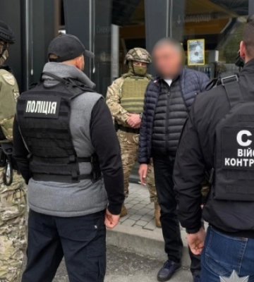 Правоохоронці викрили тернополянина, який вимагав 1500 доларів за зняття з військового обліку