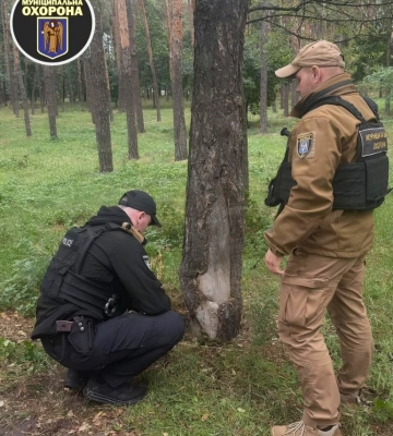 У парку «Перемога» в Києві виявили підозрілий пакунок (ФОТО)