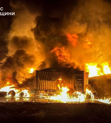 ЖАХЛИВИЙ УДАР по Одещині! Там ВЕЛИЧЕЗНА ПОЖЕЖА (ВІДЕО). Пошкоджено БУДИНКИ. Ось, КУДИ ПОЦІЛИЛИ