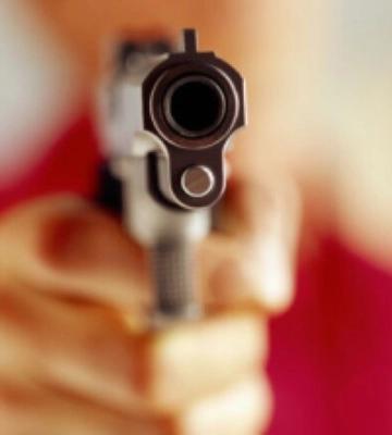 У Запоріжжі підлітки погрожували пенсіонеркам пістолетом: батьків покарали
