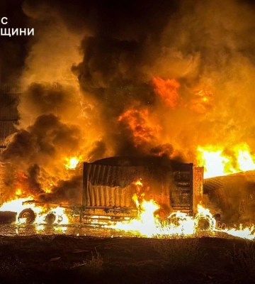 РФ атакувала Одещину: пожежі в будинках, на АЗС і в порту, є поранені