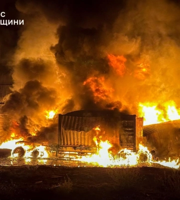 РФ ударила дронами по Одесской области: в порту масштабный пожар, есть раненые