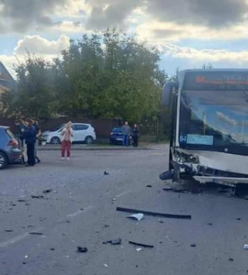 Під Львовом легковик протаранив автобус — постраждали п’ятеро осіб