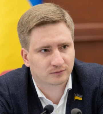 Махинации с зарплатой и содействие в уклонении от службы: экс-секретарь Киевсовета Бондаренко предстанет перед судом