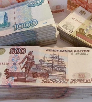Росіяни стали активніше виводити готівку з банків