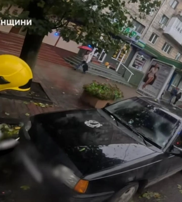 У Дубні рятувальники ліквідували пожежу в автомобілі