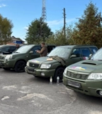На Волині волонтери з Норвегії передали 9 авто для ЗСУ