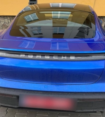 Камери видали: у Луцьку розшукали водія Porsche, який втік з місця ДТП