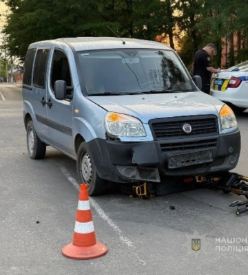 На Одещині підліток на електросамокаті потрапив під колеса автомобіля