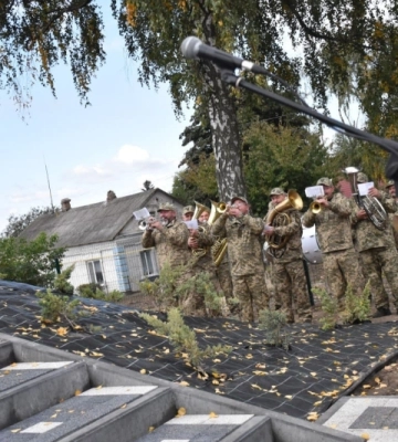 У громаді на Волині відкрили меморіал загиблим односельчанам у війнах та Алею Слави