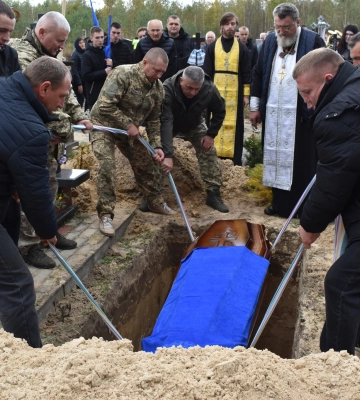 На Волині попрощалися із воїном Русланом Ломінським 