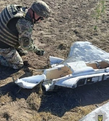 Вибухотехніки поліції знешкодили бойові частини ворожих БпЛА у Ніжинському районі. ФОТОрепортаж