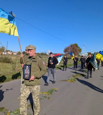 На Волині попрощалися із воїном Русланом Ломінським 