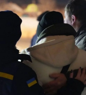 Через атаку рф у Києві горить багатоповерхівка: пошкоджені низка квартир, людей евакуюють