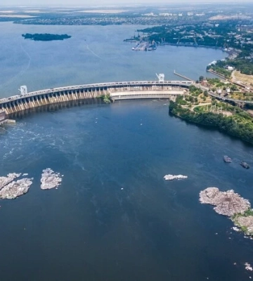 У Запоріжжі перекрито проїзд через дамбу ДніпроГЕС після ворожої атаки