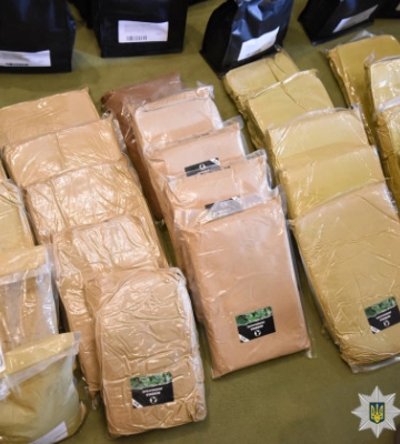 На Тернопільщині поліція ліквідувала мережу збуту наркотиків дітям під виглядом чаю та вітамінів