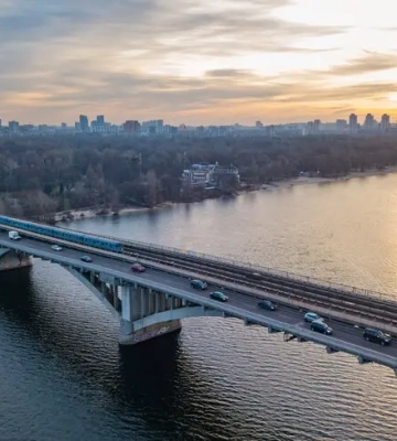 У Києві через обстріл зміни в роботі громадського транспорта: що працює інакше