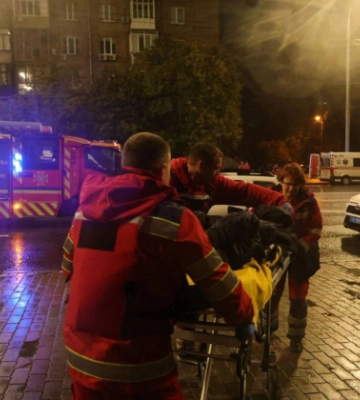 Лівий берег Києва залишився без світла через російську атаку вночі, подекуди – немає води