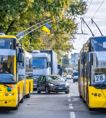 В Киеве после атаки РФ изменено движение общественного транспорта, часть маршрутов не работает