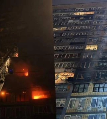Пожар охватил несколько этажей дома, есть пострадавшие: кадры после атаки на Киев