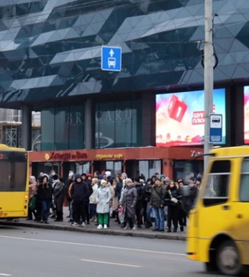 В Киеве частично заменили электротранспорт автобусами