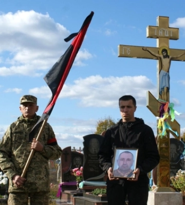 На Волині попрощалися з Героєм Русланом Романюком 