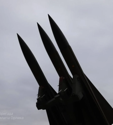 Вночі ворог бив ракетами та дронами по Києву: зруйновані багатоповерхівки, є загиблі та поранені