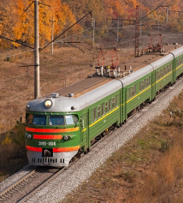 На Харківщині через відсутність напруги затримуються приміські поїзди