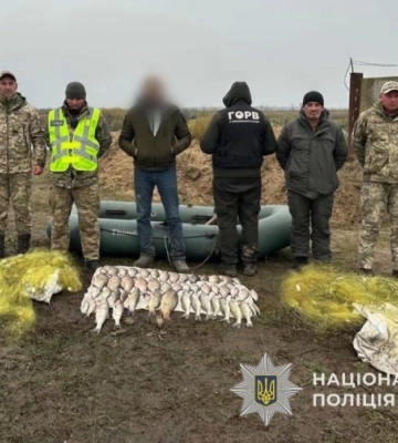 Житель Ізмаїльського району на озері Сасик виловив раків та риби на 120 тис. грн