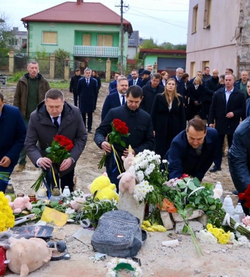 Глава МИД Польши побывал на месте российского удара под Львовом