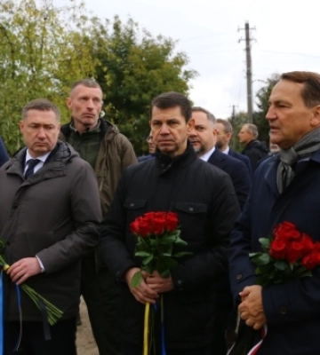 Сікорський відвідав місце російського удару на Львівщині