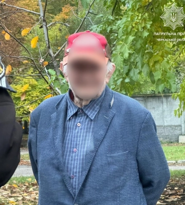 Не міг дістатися дому: у Черкасах знайшли дідуся, який загубився