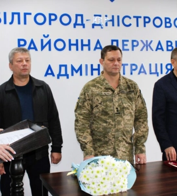 У Білгороді-Дністровському вручили посметну нагороду матері воїна Віктора Катаранчука