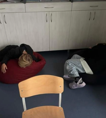 "Бедные дети": учитель растрогал фотографией учеников в школе Киева